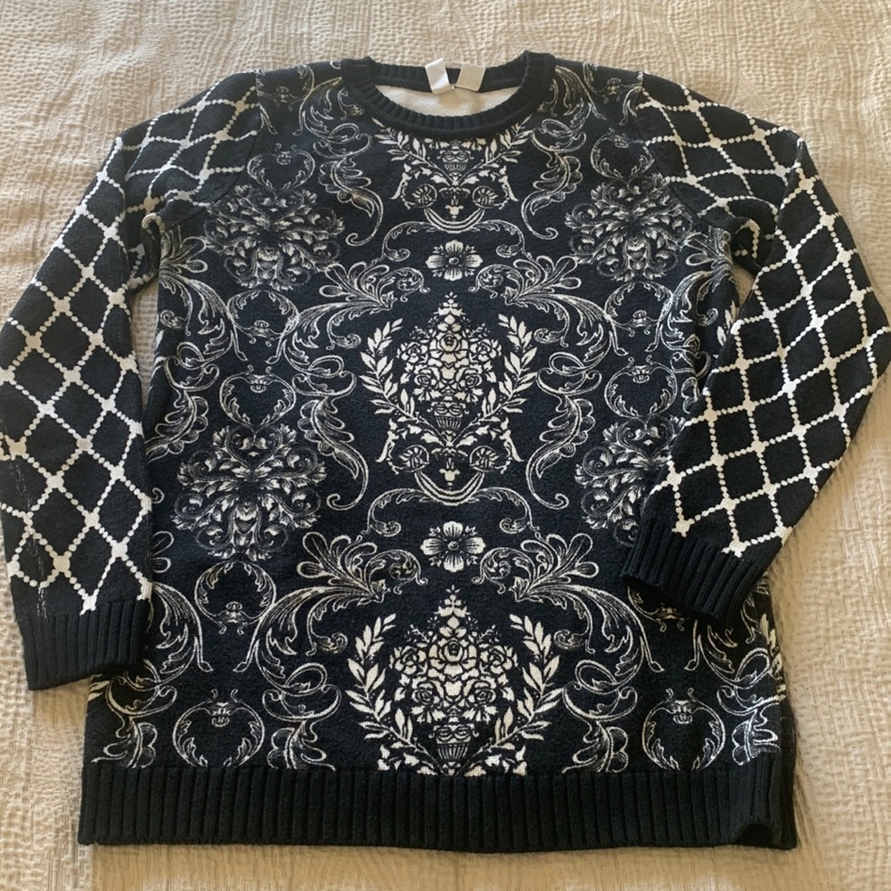 Black & White sweater top